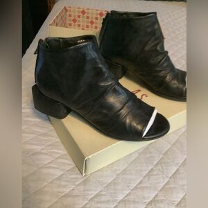 A.S. 98 black toeless shoe